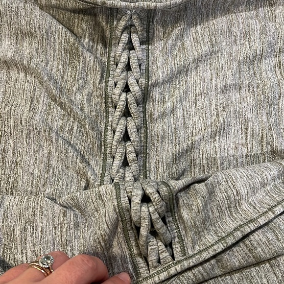 Lululemon Athletica - Heathered Green, Vinyasa Scarf - Picture 4 of 9